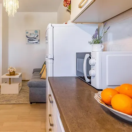 Awesome In With Kitchen * Pula
