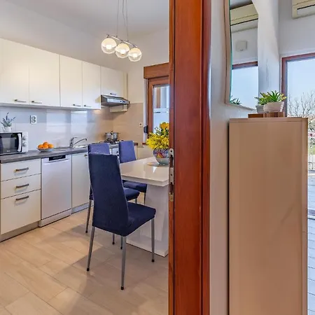 Awesome In With Kitchen Pula